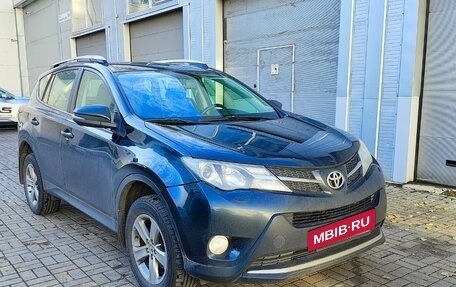 Toyota RAV4, 2015 год, 1 699 000 рублей, 2 фотография