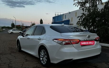 Toyota Camry, 2018 год, 2 450 000 рублей, 7 фотография