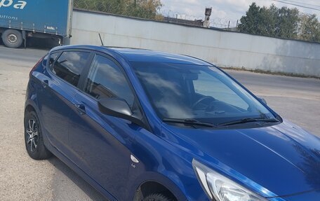 Hyundai Solaris II рестайлинг, 2011 год, 825 000 рублей, 1 фотография