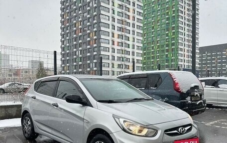 Hyundai Solaris II рестайлинг, 2011 год, 650 000 рублей, 2 фотография