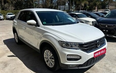 Volkswagen T-Roc I, 2021 год, 1 800 000 рублей, 1 фотография