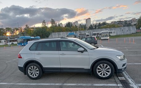 Volkswagen Tiguan II, 2019 год, 2 600 000 рублей, 3 фотография