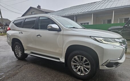 Mitsubishi Pajero Sport III рестайлинг, 2018 год, 3 800 000 рублей, 4 фотография