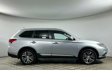 Mitsubishi Outlander III рестайлинг 3, 2016 год, 2 025 000 рублей, 4 фотография