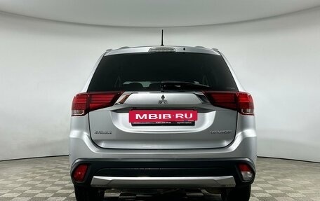 Mitsubishi Outlander III рестайлинг 3, 2016 год, 2 025 000 рублей, 5 фотография