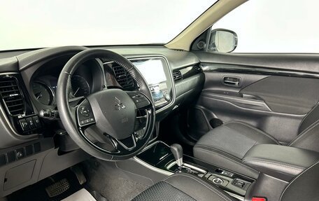 Mitsubishi Outlander III рестайлинг 3, 2020 год, 2 545 000 рублей, 11 фотография