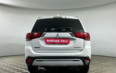 Mitsubishi Outlander III рестайлинг 3, 2020 год, 2 545 000 рублей, 5 фотография