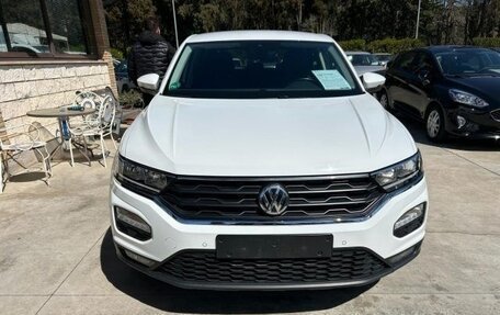 Volkswagen T-Roc I, 2021 год, 1 800 000 рублей, 2 фотография