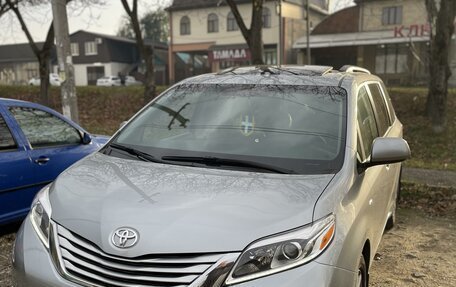 Toyota Sienna III, 2016 год, 3 400 000 рублей, 2 фотография