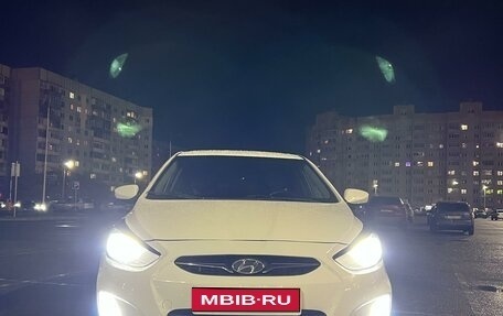 Hyundai Solaris II рестайлинг, 2011 год, 650 000 рублей, 1 фотография