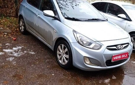 Hyundai Solaris II рестайлинг, 2011 год, 820 000 рублей, 4 фотография