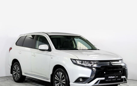 Mitsubishi Outlander III рестайлинг 3, 2022 год, 2 915 000 рублей, 3 фотография