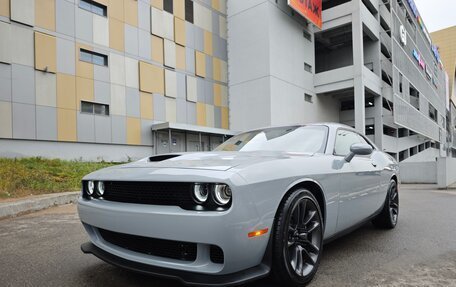 Dodge Challenger III рестайлинг 2, 2021 год, 6 100 000 рублей, 1 фотография