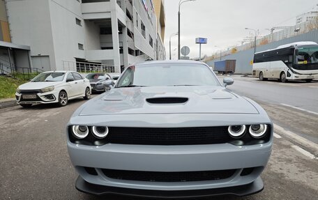 Dodge Challenger III рестайлинг 2, 2021 год, 6 100 000 рублей, 2 фотография