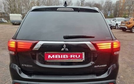 Mitsubishi Outlander III рестайлинг 3, 2017 год, 1 969 000 рублей, 6 фотография