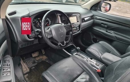 Mitsubishi Outlander III рестайлинг 3, 2017 год, 1 969 000 рублей, 8 фотография