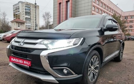 Mitsubishi Outlander III рестайлинг 3, 2017 год, 1 969 000 рублей, 7 фотография