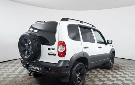 Chevrolet Niva I рестайлинг, 2017 год, 793 800 рублей, 6 фотография