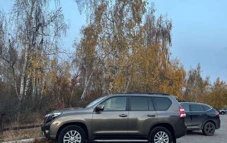 Toyota Land Cruiser Prado 150 рестайлинг 2, 2014 год, 3 980 000 рублей, 16 фотография