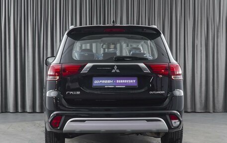 Mitsubishi Outlander III рестайлинг 3, 2022 год, 3 799 000 рублей, 4 фотография