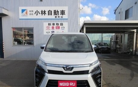 Toyota Voxy III, 2020 год, 2 340 027 рублей, 2 фотография