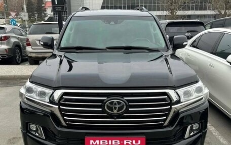 Toyota Land Cruiser 200, 2015 год, 5 600 000 рублей, 2 фотография