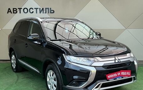 Mitsubishi Outlander III рестайлинг 3, 2019 год, 1 660 000 рублей, 2 фотография