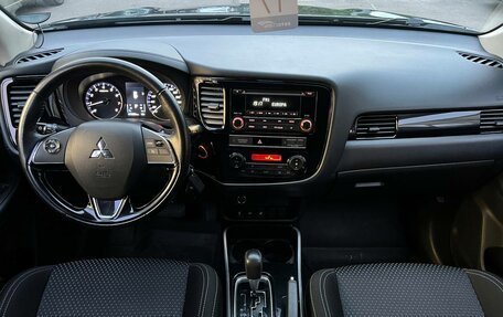 Mitsubishi Outlander III рестайлинг 3, 2019 год, 1 660 000 рублей, 11 фотография