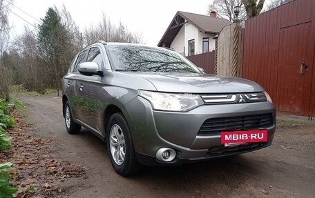 Mitsubishi Outlander III рестайлинг 3, 2012 год, 1 330 000 рублей, 2 фотография