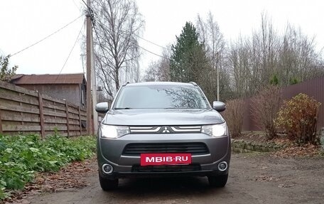 Mitsubishi Outlander III рестайлинг 3, 2012 год, 1 330 000 рублей, 3 фотография