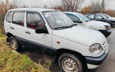 Chevrolet Niva I рестайлинг, 2003 год, 260 000 рублей, 2 фотография