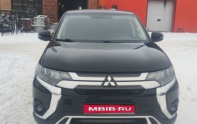 Mitsubishi Outlander III рестайлинг 3, 2018 год, 2 100 000 рублей, 1 фотография