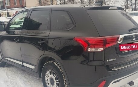 Mitsubishi Outlander III рестайлинг 3, 2018 год, 2 100 000 рублей, 7 фотография