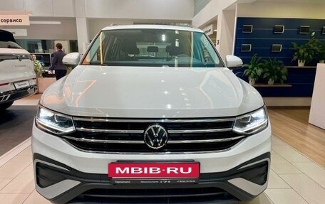 Volkswagen Tiguan II, 2023 год, 4 100 000 рублей, 2 фотография