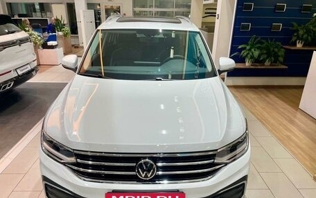 Volkswagen Tiguan II, 2023 год, 4 100 000 рублей, 3 фотография