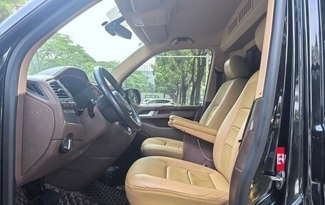 Volkswagen Caravelle T6 рестайлинг, 2018 год, 5 100 000 рублей, 13 фотография