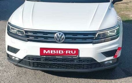 Volkswagen Tiguan II, 2018 год, 2 490 000 рублей, 3 фотография