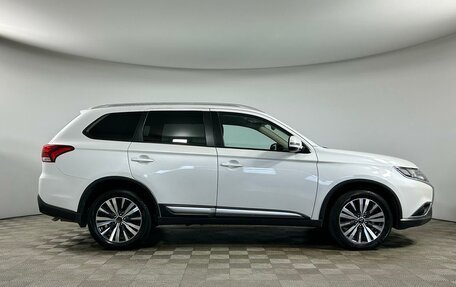 Mitsubishi Outlander III рестайлинг 3, 2021 год, 2 315 000 рублей, 4 фотография