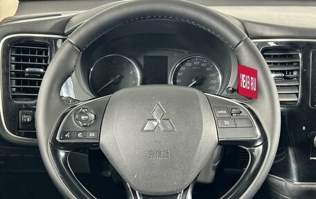 Mitsubishi Outlander III рестайлинг 3, 2021 год, 2 315 000 рублей, 15 фотография