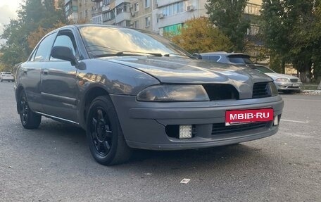 Mitsubishi Carisma I, 1999 год, 380 000 рублей, 1 фотография