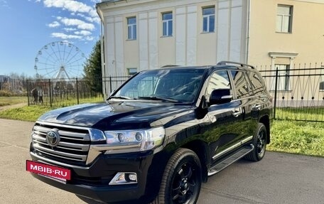 Toyota Land Cruiser 200, 2019 год, 7 980 000 рублей, 2 фотография