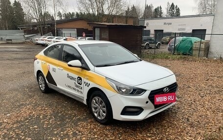 Hyundai Solaris II рестайлинг, 2019 год, 800 000 рублей, 2 фотография