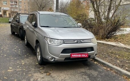 Mitsubishi Outlander III рестайлинг 3, 2013 год, 1 349 999 рублей, 1 фотография