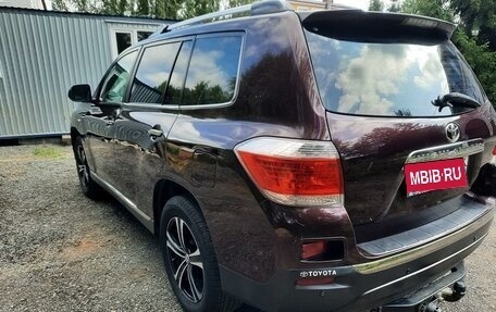 Toyota Highlander III, 2011 год, 2 055 000 рублей, 7 фотография