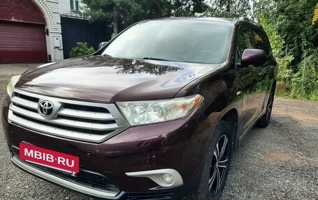 Toyota Highlander III, 2011 год, 2 055 000 рублей, 4 фотография