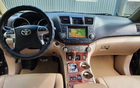 Toyota Highlander III, 2011 год, 2 055 000 рублей, 11 фотография