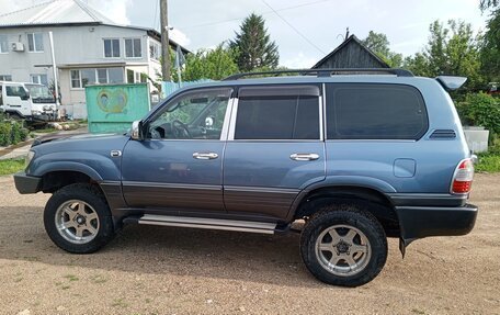 Toyota Land Cruiser 100 рестайлинг 2, 2005 год, 4 444 444 рублей, 2 фотография