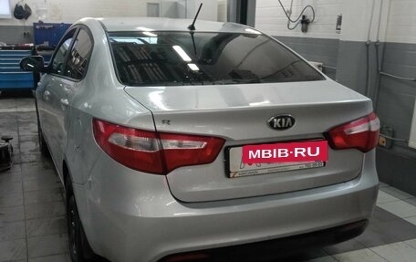 KIA Rio III рестайлинг, 2013 год, 860 000 рублей, 4 фотография