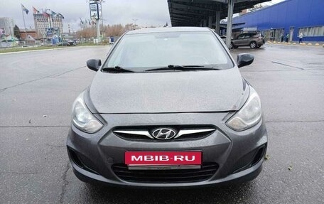 Hyundai Solaris II рестайлинг, 2012 год, 700 000 рублей, 5 фотография