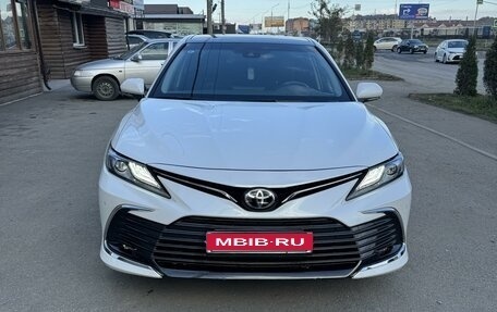 Toyota Camry, 2022 год, 3 850 000 рублей, 1 фотография